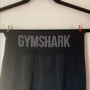 Gym shark leggings